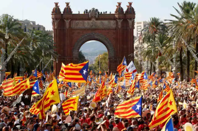 Na konflikcie stracą i Hiszpania, i Katalonia