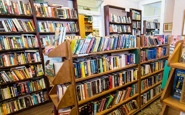 Wydawcy i księgarze z długami i nadzieją w jednolitej cenie książki