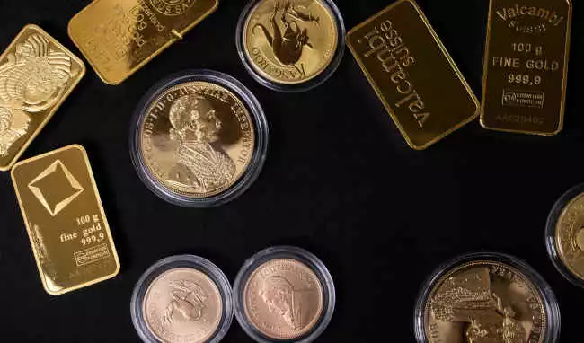 Dolar i złoto – co warto wiedzieć o ich relacji?