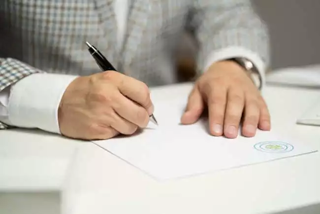 umowa sprzedaży mieszkania podpisywana w kancelarii notarialnej