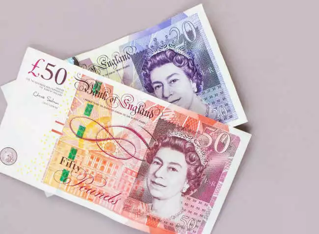 Wymiana banknotów z wizerunkiem Elżbiety II staje pod znakiem zapytania