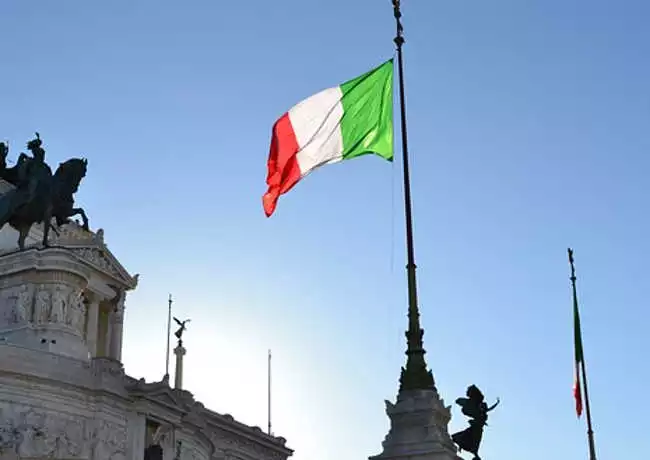 Równoległa waluta sprowadzi na Włochy śmieciowy rating.