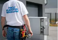 Elektryk rozpoczyna pracę